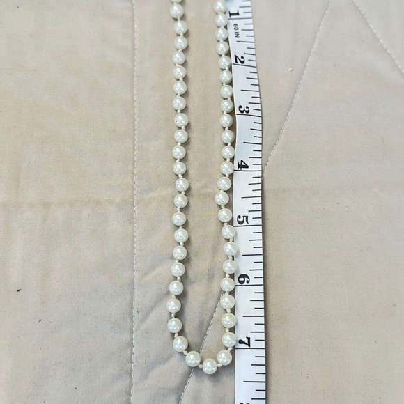 Faux White Pearl Necklace, Silver Tone Magnetic Clasp. 14” Long - Picture 7 of 13